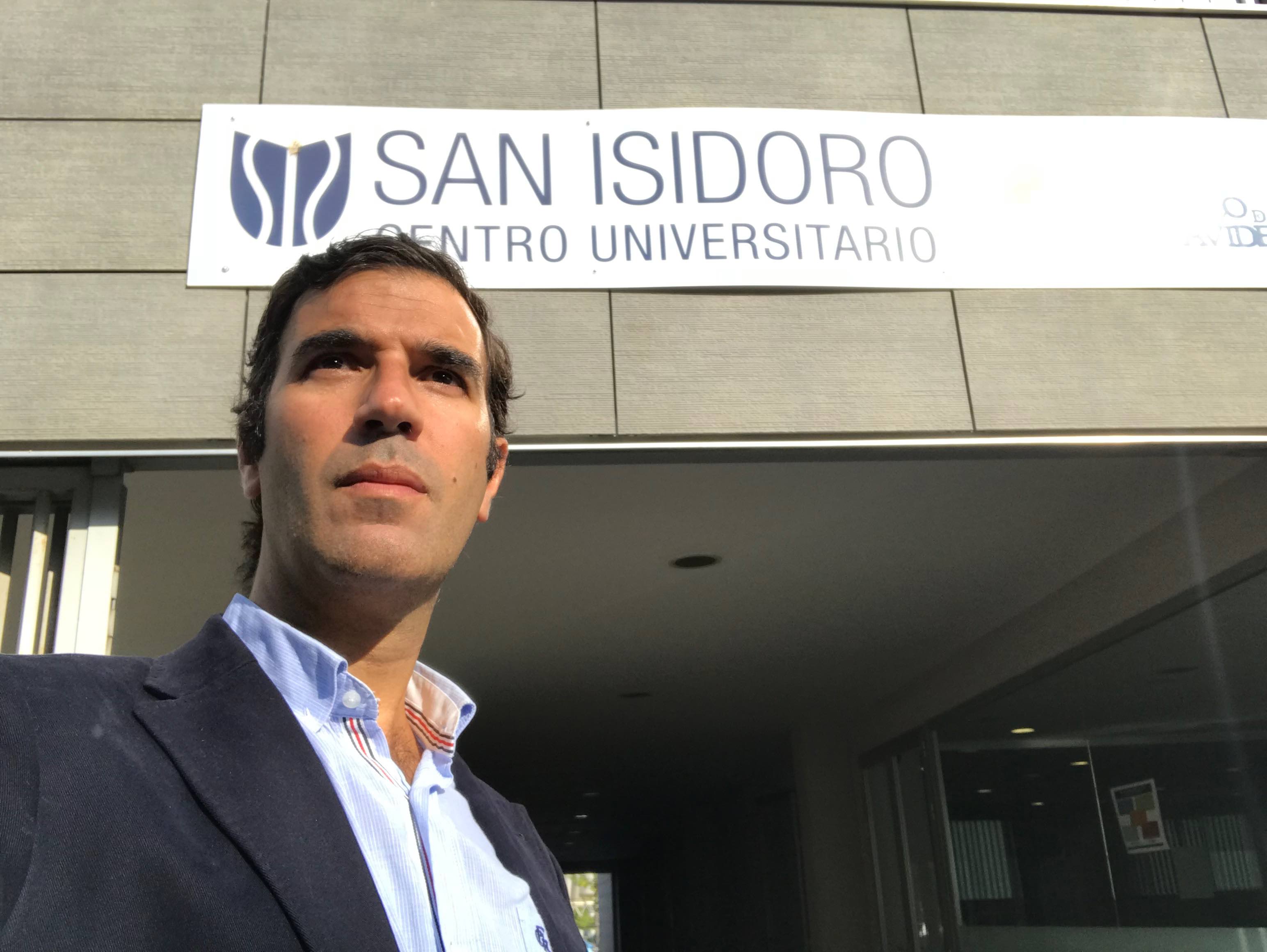 En este momento estás viendo El Dr Bernáldez , Profesor del Grado de Fisioterapia en la UNIVERSIDAD SAN ISIDORO (CEADE) de Sevilla