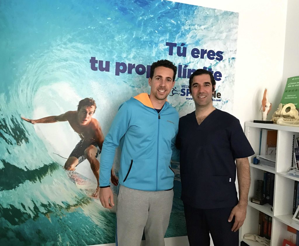 Javier Perez Morillas y el Dr Pedro Bernáldez que le opero de su rodilla