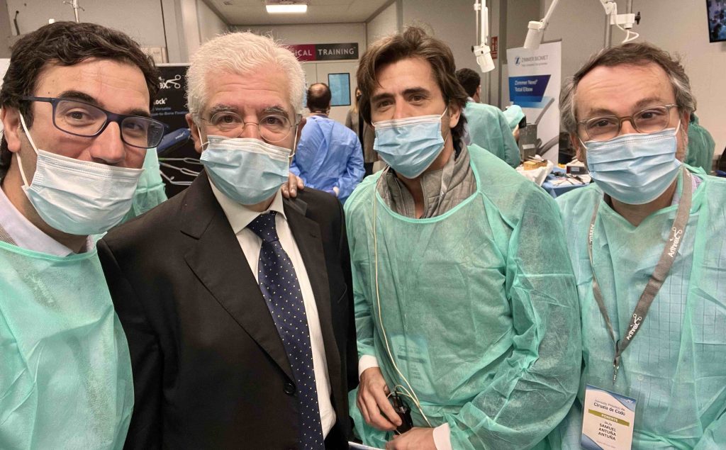 Dr Bernáldez, Forriol,Barco y Antuña Jornadas Prácticas de Cirugia de Codo de la Sociedad Española de Cirugía de Hombro y Codo (Madrid, 28 de Enero 2022)