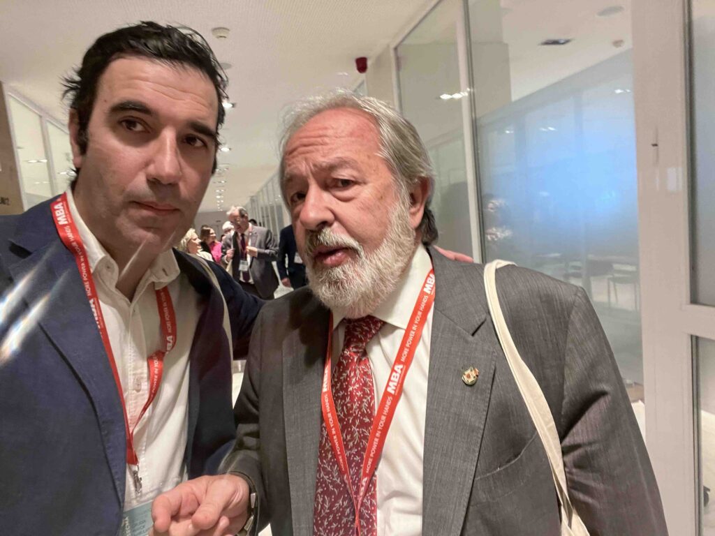 El Dr. Bernaldez y Dr Carmona en el 15o Congreso Internacional de la Sociedad Espanola de Cirugia Mayor Ambulatoria ASECMA y 10o Congreso Iberico de CMA