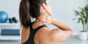 Cómo aliviar el dolor cervical deportivo con seguridad